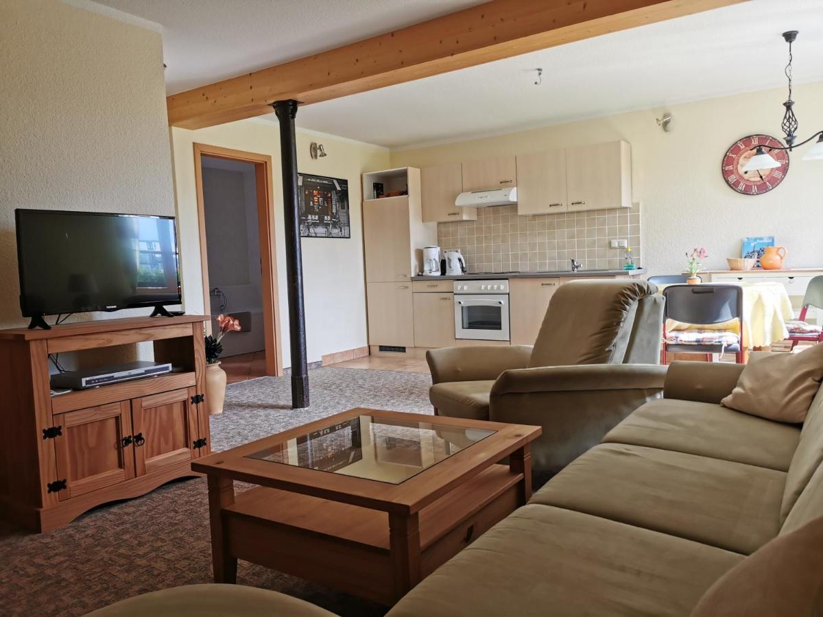 Ferienwohnung "Am Saalehaken" Gossitz Екстер'єр фото