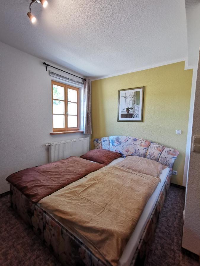 Ferienwohnung "Am Saalehaken" Gossitz Екстер'єр фото
