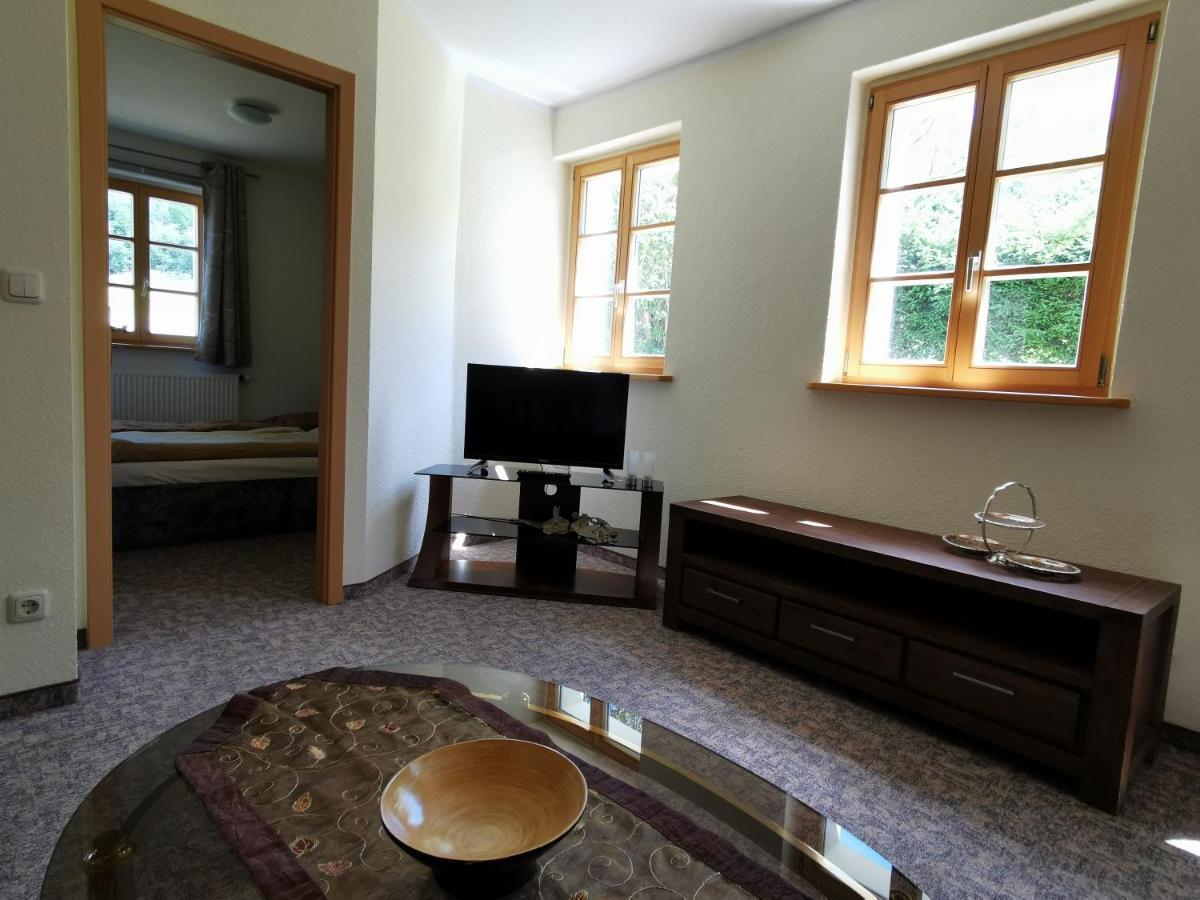 Ferienwohnung "Am Saalehaken" Gossitz Екстер'єр фото