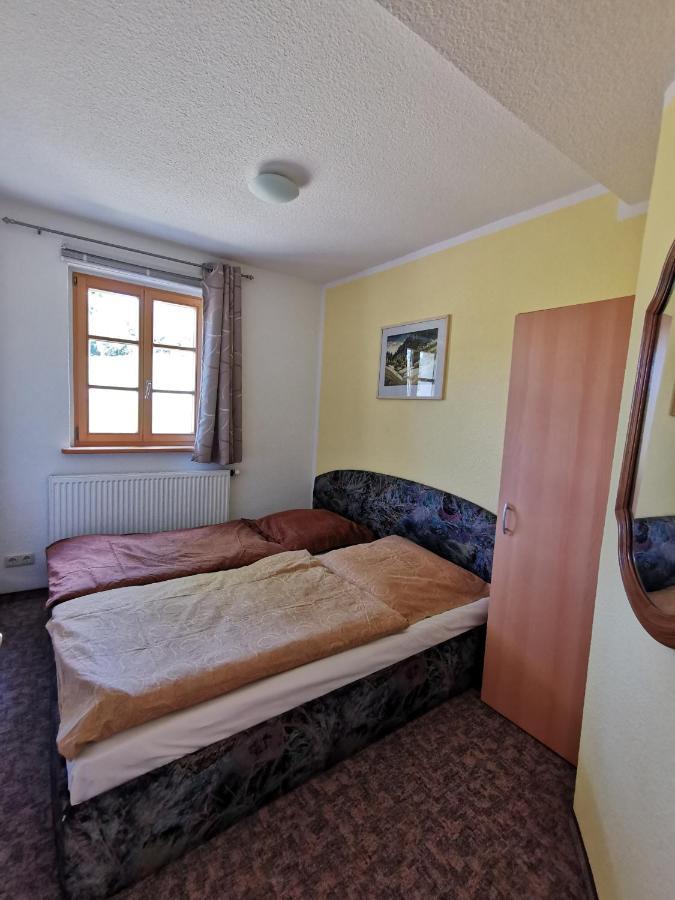 Ferienwohnung "Am Saalehaken" Gossitz Екстер'єр фото